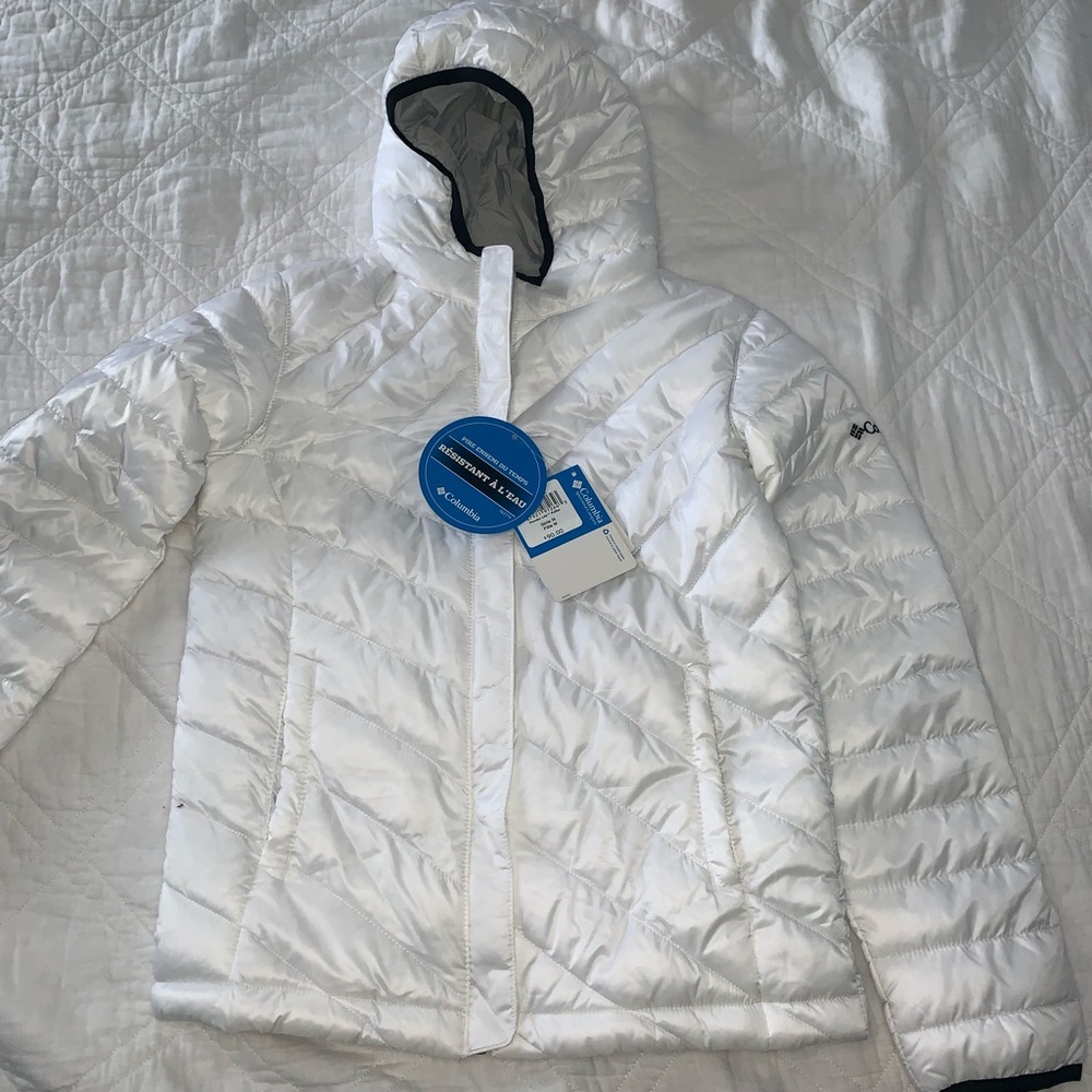White water resistant powder Lite Puffer